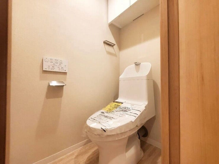 【Toilet】清潔感があり、落ち着いたデザインのトイレ。家族みんなが快適に使えます。