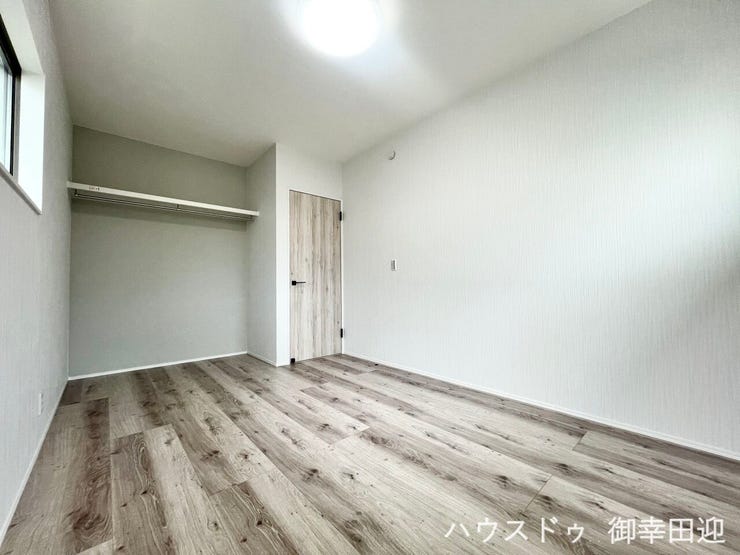 ■2階6帖洋室■寝室、書斎、趣味の部屋。家族の成長やライフスタイルに合わせ、様々な使い方ができる快適な空間です。