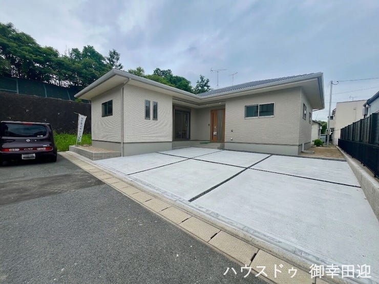 ■車と趣味の幅が広がる場所■単なる駐車スペースではない、洗車やタイヤ交換、DIYにも使える多目的な屋外スペースです。