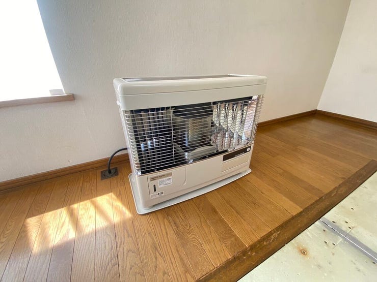 ■床暖房のほかにストーブもついてます!