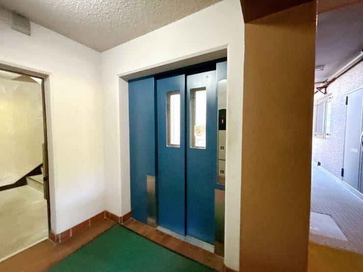 エレベーター付のマンションです。