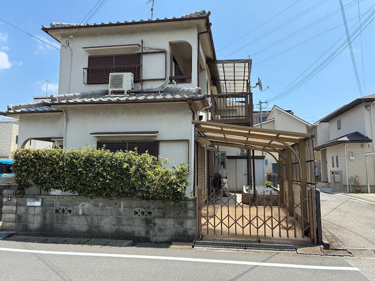 車の出し入れやすれ違いもスムーズ。