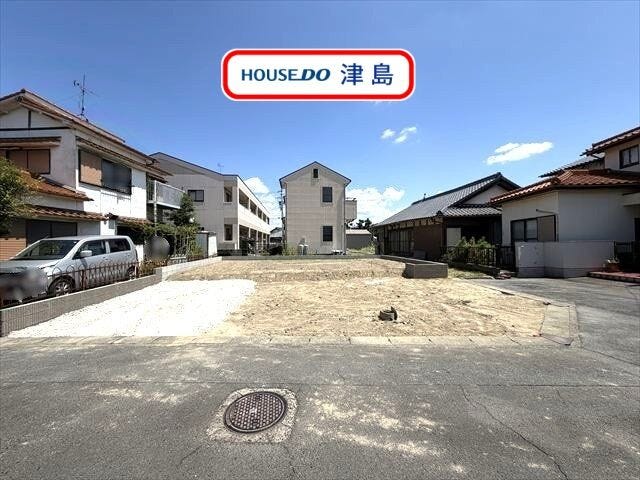 【外観】
西川端小学校・佐織西中学校エリア。名鉄尾西線丸渕駅まで徒歩6分、通勤通学に便利な立地。角地のため開放的な4LDK。
