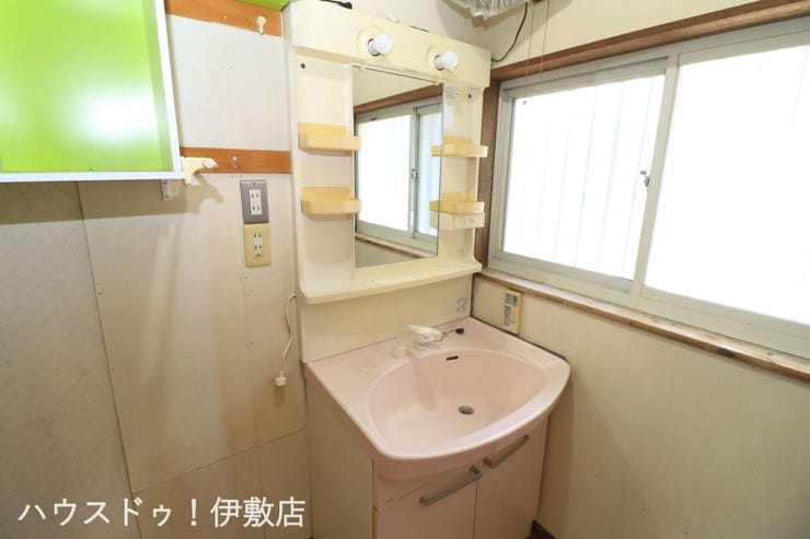 【洗面台】
南日本ハウスにて無料でリフォーム見積もり致します。ワンストップサービスで物件の購入からリフォーム工事まで弊社にお任せ下さい