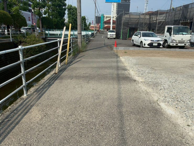 前面道路です