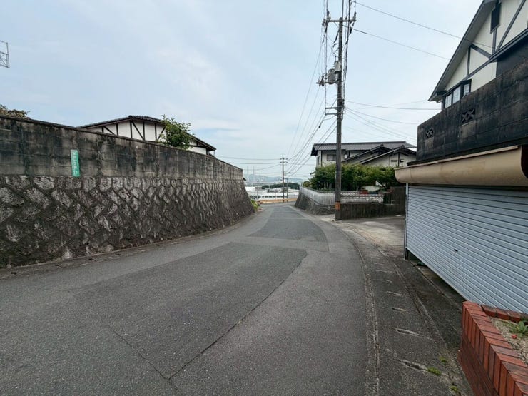 ゆったりとした道路で、お車の出し入れも落ち着いてできますね♪