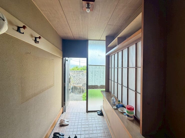 レトロで温かみのある雰囲気が、帰ってきた家族を優しく迎えます。