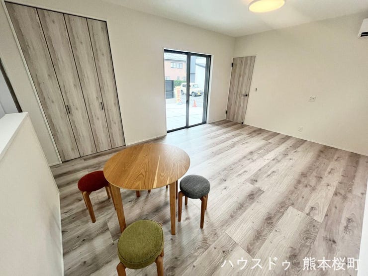 ■安らぎと笑顔の中心地■陽光が優しく降り注ぎ、会話が自然と弾む。ここでは、毎日が特別な時間へと変わります。