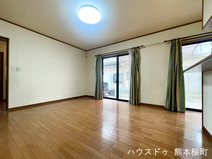 ■安らぎと笑顔の中心地■陽光が優しく降り注ぎ、会話が自然と弾む。ここでは、毎日が特別な時間へと変わります。