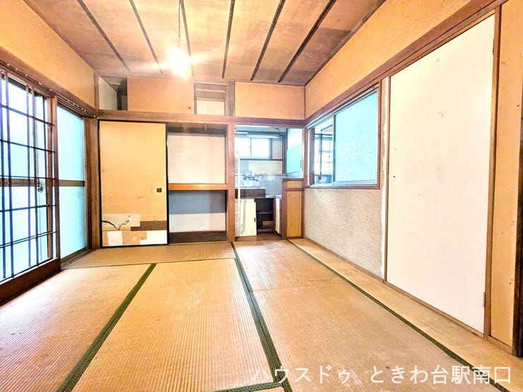 居心地の良い寝室。日当たりもよいので気持ちのいい目覚めを演出します。