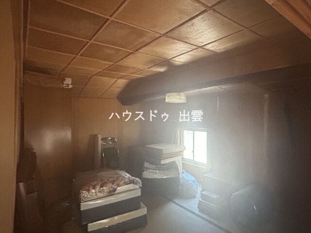 落ち着きのある和室は、心を和ませてくれる癒しの空間。来客用としてはもちろん、お子さまのお昼寝スペースとしても活躍します。押入れや床の間があり収納力も十分。