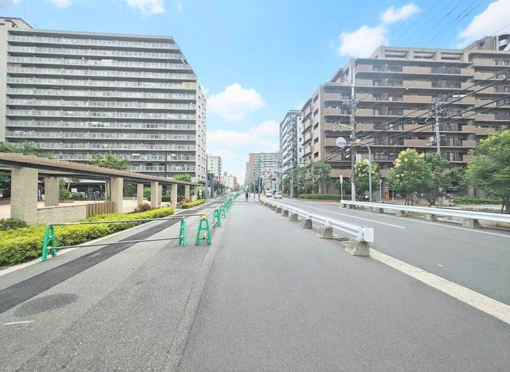 余裕ある幅広い前面道路◎