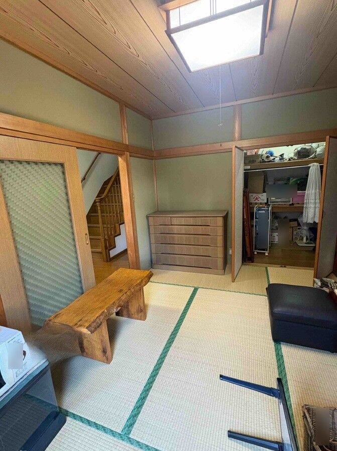 床の間のあるレトロな和室♪
納戸の収納力も◎
