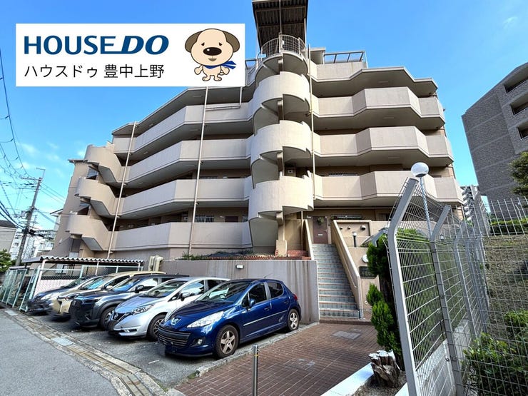北大阪急行・大阪モノレール「千里中央駅」徒歩7分のロケーション。スーパー、コンビニ、ドラッグストアが徒歩圏に揃い、マイ西の生活が便利な住環境です。