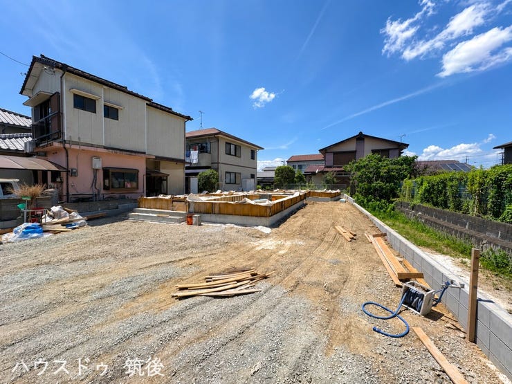 現在、基礎工事が順調に進行している2号棟の様子です。実際の敷地の広さや陽当りの良さをぜひ現地でお確かめください。
