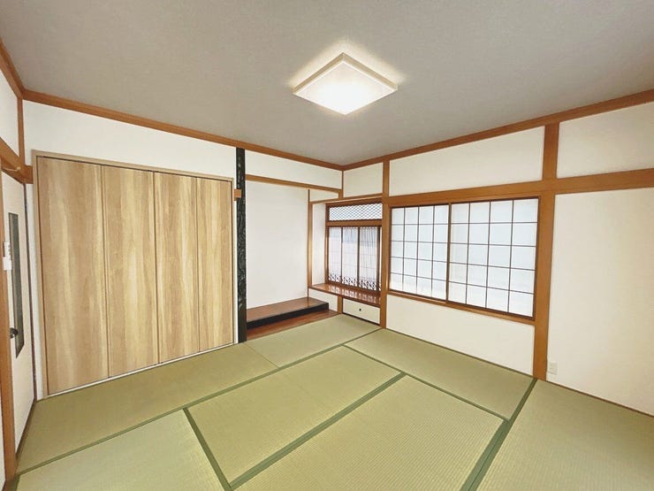 1階8帖和室になります。
