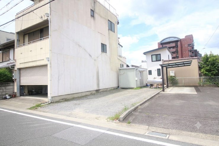 スーパーや薬局、コンビニまで徒歩10分圏内でお買い物にも便利な住みやすい住環境です。