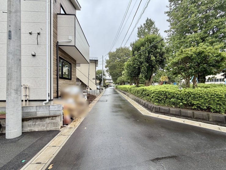 周辺はスーパー等々生活便利な施設が徒歩圏内にあり、生活便利な環境です!
