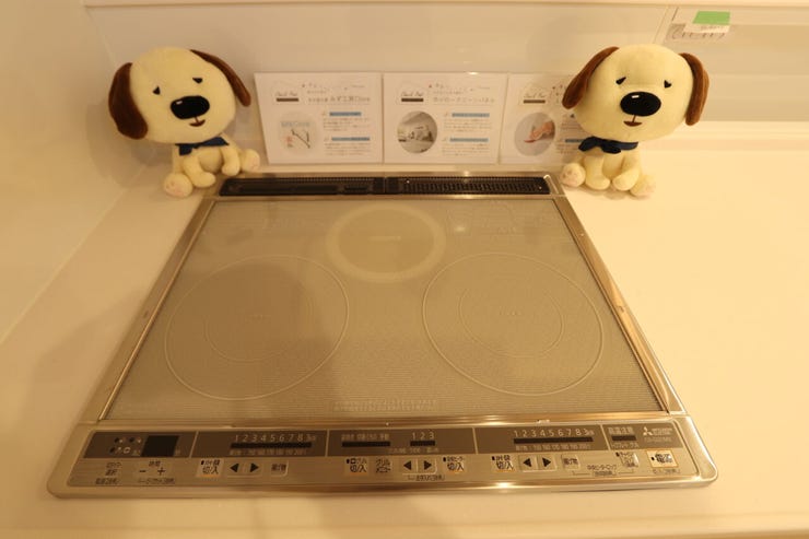 【IHクッキングヒーター】
調理中に吹きこぼれや油ハネがあっても、サッとひと拭きするだけで簡単にきれいになります。
熱効率が良く、お湯が沸くスピードが早いです。