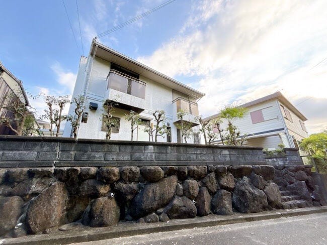 落ち着いた雰囲気の閑静な住宅街で環境の良い立地です。