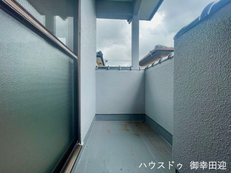 ■空の下の開放的な特等席■日光浴や読書、外の空気を感じながらリフレッシュ。暮らしを豊かにする、もう一つの心地よい空間です。