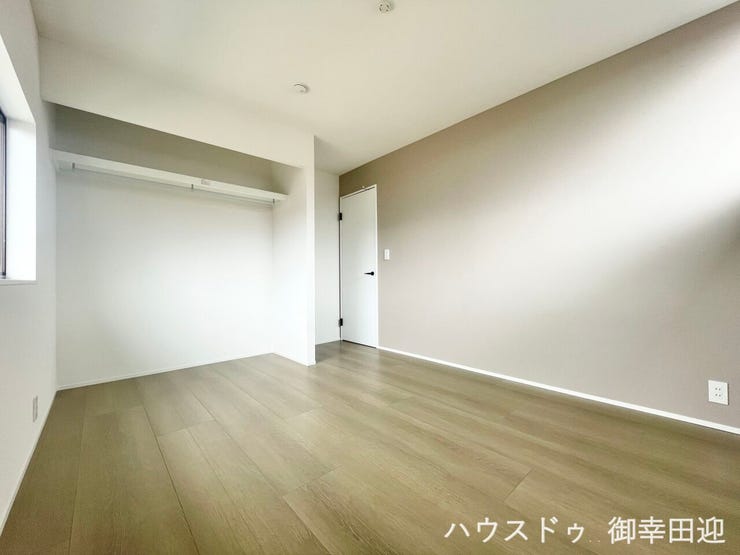 ■2階洋室③■寝室、書斎、趣味の部屋。家族の成長やライフスタイルに合わせ、様々な使い方ができる快適な空間です。