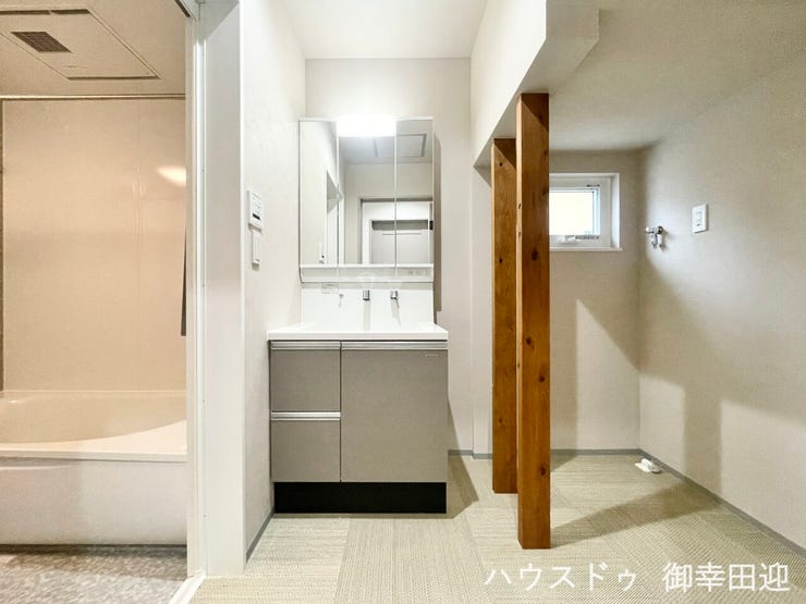 ■清々しいリフレッシュ空間■自分を磨き、気持ちを切り替える。心地よい光が差し込むプライベートスペース。