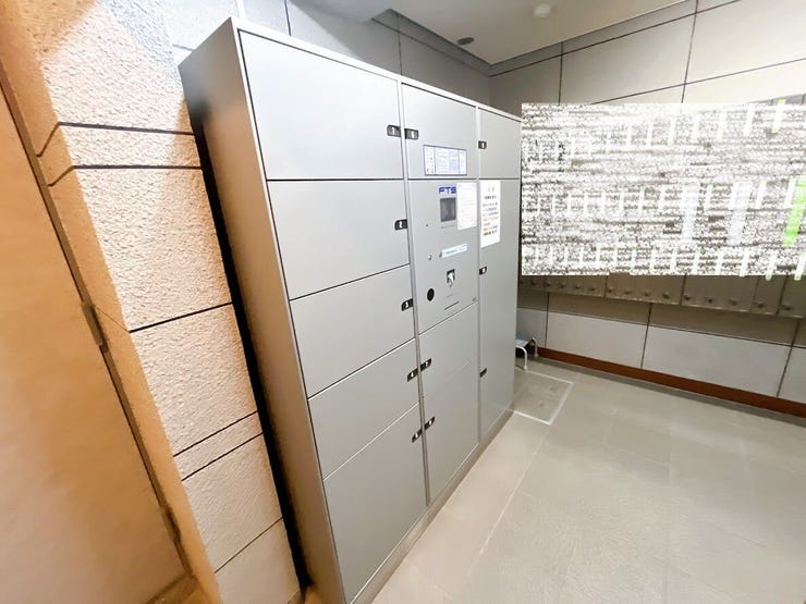 宅配BOX完備◎
不在の時でも荷物を受け取れるので便利です。