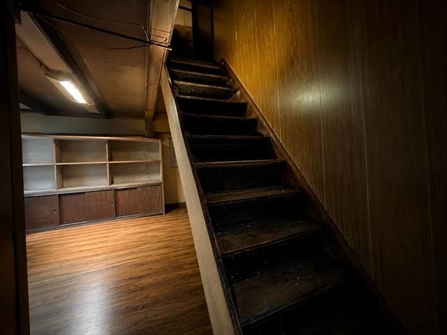 ダイニングキッチンから2階へと繋がります。
※実際の写真から家具消しの加工行っております。