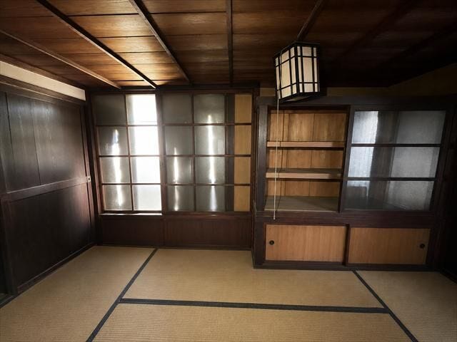2階北西側:8畳和室と隣接和室。間仕切りを開放すれば繋がりのある空間に
※実際の写真から家具消しの加工行っております。