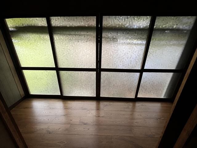 縁側:ほっと一息つける、趣ある縁側空間。8畳和室と繋がりがあり、ゆったりとしています。
※実際の写真から家具消しの加工行っております。