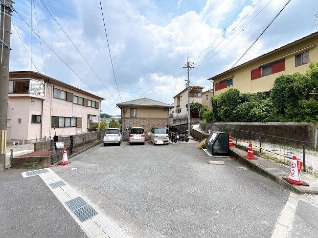 ハイルーフ車可能なので、高さのあるお車の駐車も安心です。