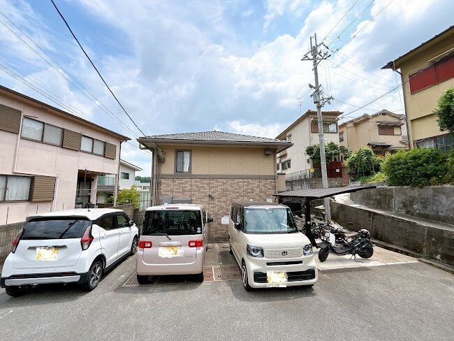 周辺は車の通行量も少なく、毎日の通行も快適です。
