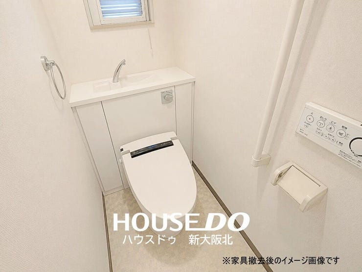 ■年中いつでも快適にご使用いただける温水便座付きトイレ!
■壁掛けリモコンがついているので操作もスムーズです!