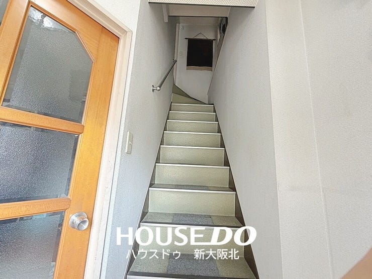 ■玄関を入るとすぐに階段があるためプライベート重視のご家族にオススメです!