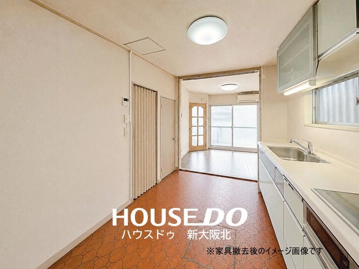 【外観】
■1階は広々とした縦向きのリビング!キッチンからリビング全体を見渡すことができますよ!
■家事をしながらお子さまの様子を見守ったり、テレビを見たりすることもできますよ!