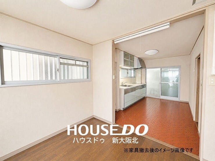 ■1階はリビングとして広々お使いいただけます!
■壁付きのキッチンは食器棚などの家具を配置する場所が選べるので、お客様に合わせたレイアウトにできます!