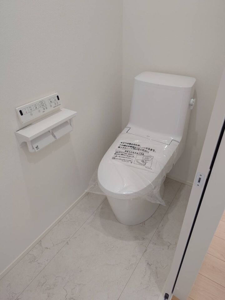 リクシル製シャワートイレ
各階トイレ完備。超節水型、2階は手洗い器つき。