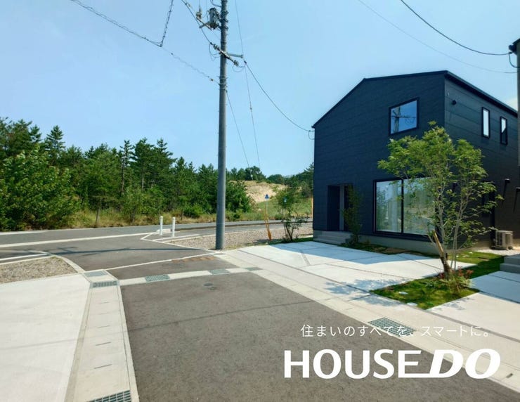 前面道路が広いので駐車しやすいですね。