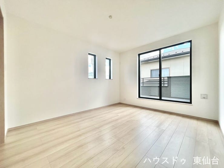 家具配置がしやすく、ゆとりを感じられる主寝室。朝の身支度もスムーズにできます。
