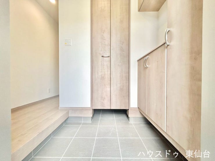 段差のないフラット設計で、毎日の出入りもスムーズに