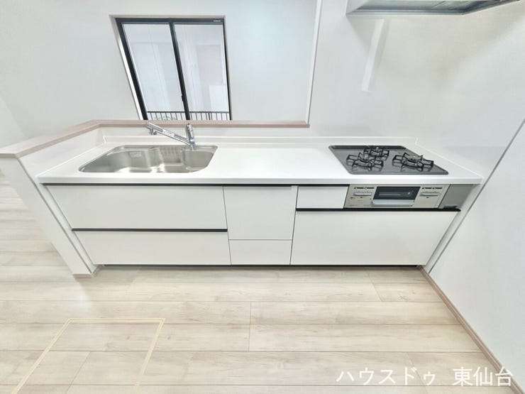 LDKを見渡せる配置で家族の様子を確認しやすく、コミュニケーションが取りやすい対面スタイルです。