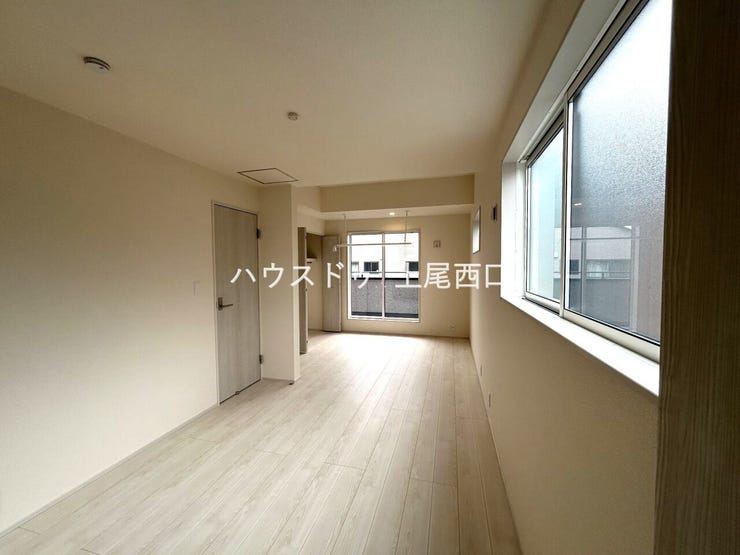 2階洋室(10.25帖)
将来こども部屋として1部屋を2つの部屋にアレンジできるフレキシブルルーム ※将来2部屋として利用の場合、間仕切壁工事は有償となります。