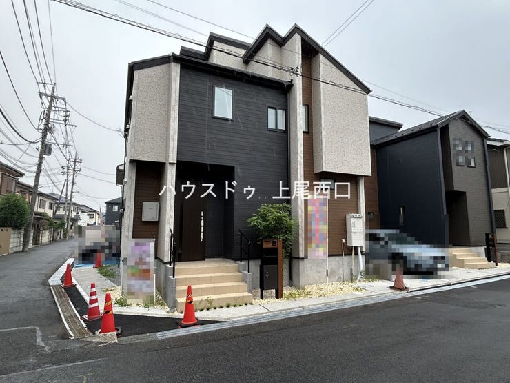 温かみのある木彫素材を基調とした外観デザイン
土地面積142.38㎡(43.06坪)
建物面積100.61㎡(30.43坪)
4LDK→5LDK可変型(間仕切壁工事は有償となります)