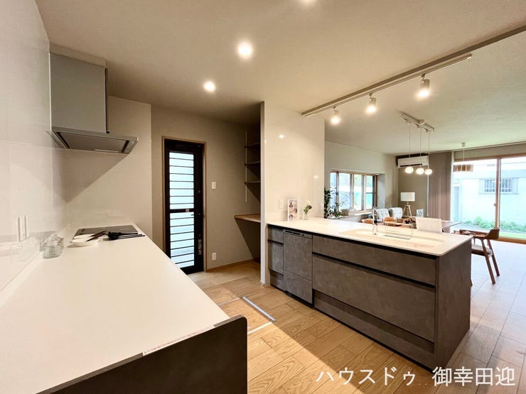 ■家族の「美味しい」が集まる舞台■高い機能性と美しいデザインを両立。料理する人も、待つ人も、笑顔になれる場所です。