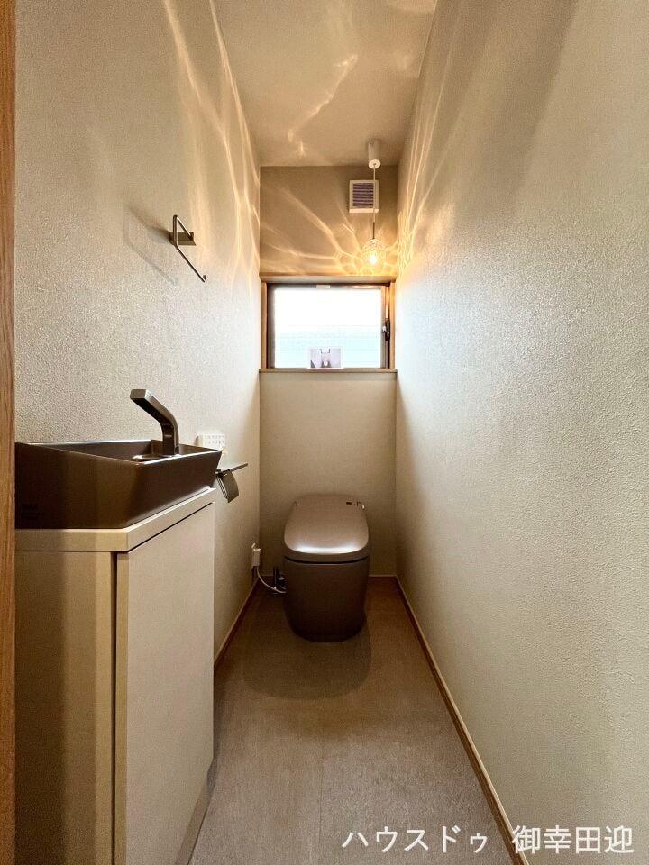 ■一人になれる安らぎの場所■清潔さと静けさを両立した空間。心落ち着くひとときを過ごせる、プライベートなレストルームです。
