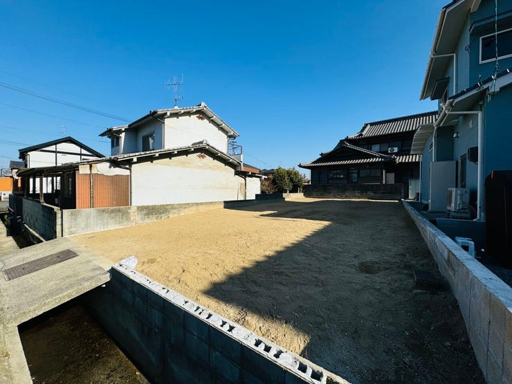 住宅を建てるのに適した広さ50坪、大通りから離れた閑静な住宅街です。