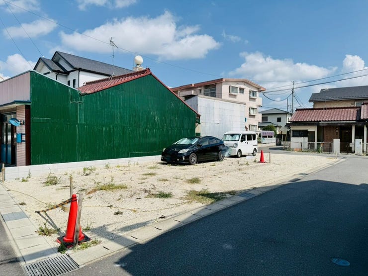 【太陽光発電システム】旭小・東中!3方道路面!並列駐車2台!駅徒歩約10分!スタディーコーナーあり!