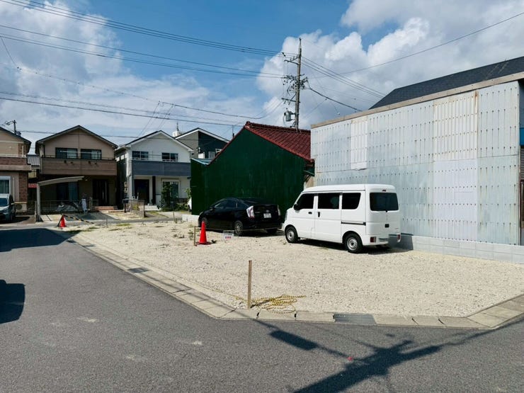 【太陽光発電システム】旭小・東中!3方道路面!並列駐車2台!駅徒歩約10分!スタディーコーナーあり!