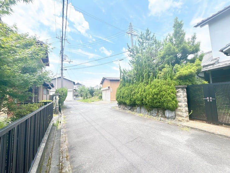 周辺に高い建物がなく日当たり良好な立地です。